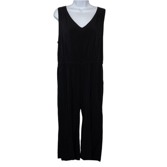 Old Navy Pants & Jumpsuits Old Navy Petite Black Cropped Jumpsuit